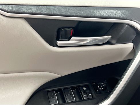 Used 2025 Toyota RAV4 XLE w/ Convenience Package FWD image 16