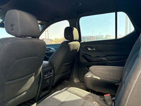 Used 2023 Chevrolet Traverse LT FWD image 8