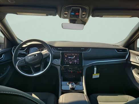 New 2025 Jeep Grand Cherokee Laredo X image 10