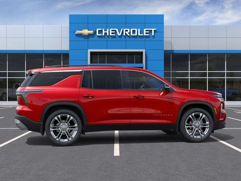 New 2026 Chevrolet Traverse LT w/ Driver Confidence Package AWD/4WD image 5