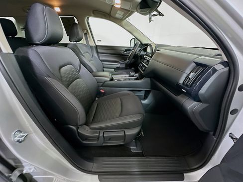 Used 2025 Nissan Pathfinder SV FWD image 32