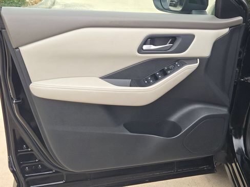 Certified 2025 Nissan Rogue SV FWD image 11
