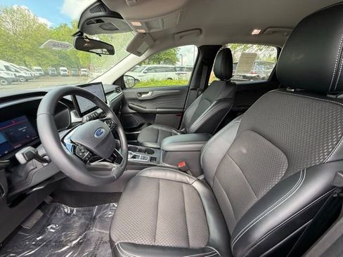 New 2024 Ford Escape SE image 12