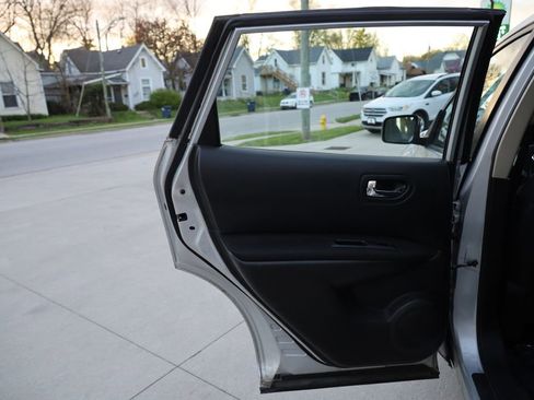 Used 2014 Nissan Rogue S image 17