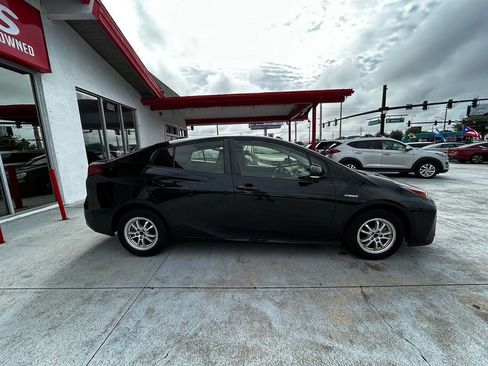Used 2020 Toyota Prius LE image 4