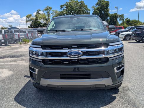 Used 2022 Ford Expedition Limited RWD image 2