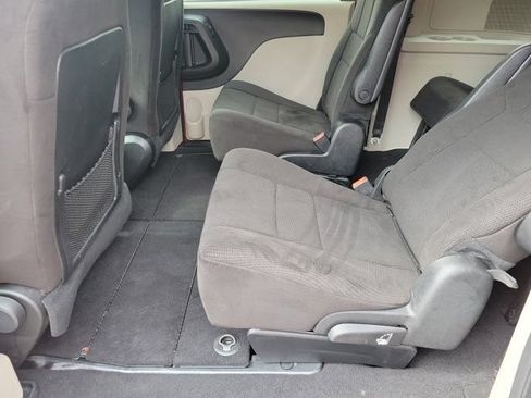 Used 2012 Dodge Grand Caravan SXT FWD image 7