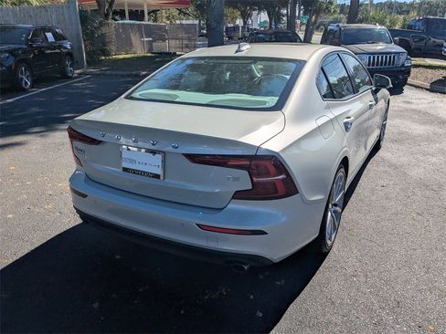 Used 2020 Volvo S60 T5 Momentum image 3