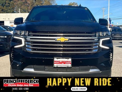 Used 2024 Chevrolet Suburban High Country w/ Advanced Technology Package image 2