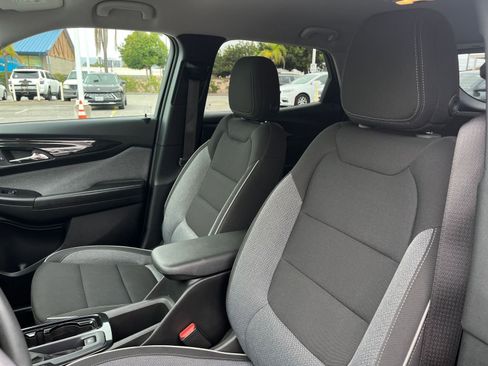 Used 2025 Chevrolet TrailBlazer LT FWD image 37
