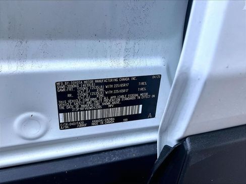 Used 2025 Toyota RAV4 XLE AWD/4WD image 36