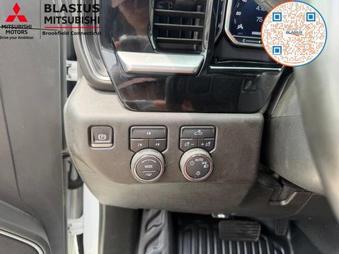 Used 2024 Chevrolet Silverado 2500 LT AWD/4WD image 31