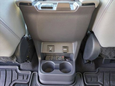 Used 2024 Toyota Sienna XLE w/ XLE Plus Package FWD image 18