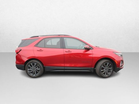 Used 2023 Chevrolet Equinox RS image 2