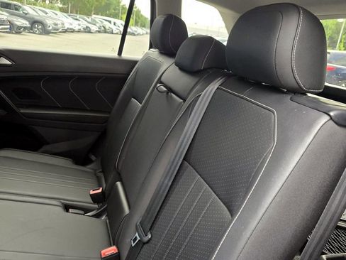 Certified 2023 Volkswagen Tiguan SE FWD image 28
