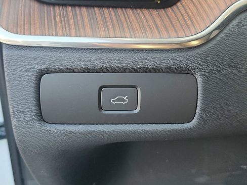 Certified 2023 Volvo XC60 B5 Ultimate AWD/4WD image 22