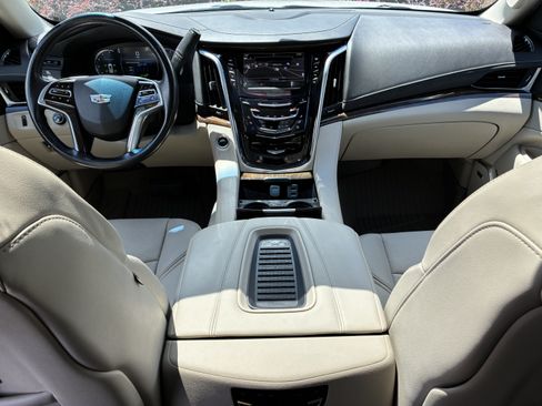 Used 2019 Cadillac Escalade ESV Premium Luxury AWD/4WD image 21