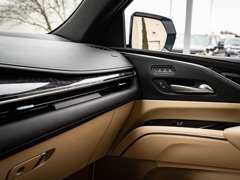 Used 2021 Cadillac Escalade ESV Premium Luxury image 43