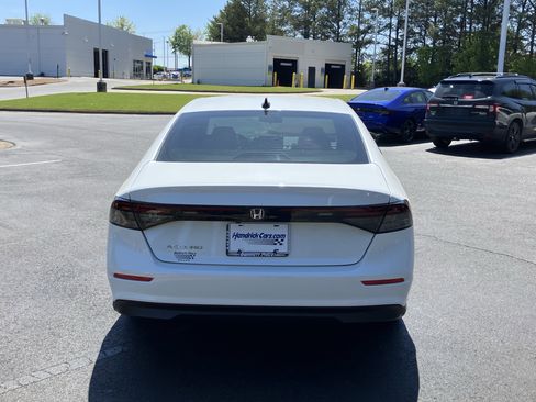Used 2025 Honda Accord SE image 9