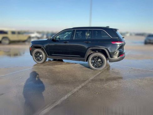 New 2026 Jeep Grand Cherokee Altitude image 7