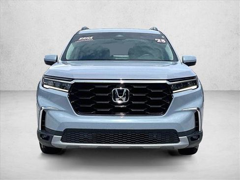 Used 2025 Honda Pilot Touring image 3