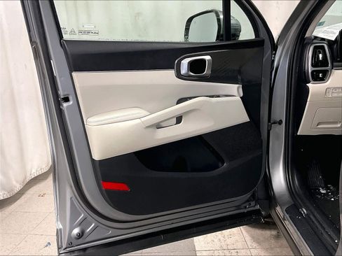 Used 2023 Kia Sorento EX w/ Panoramic Sunroof Package image 9