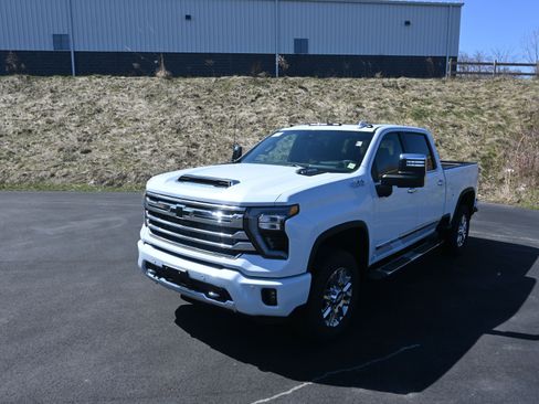 New 2026 Chevrolet Silverado 3500 High Country w/ High Country Premium Package AWD/4WD image 7