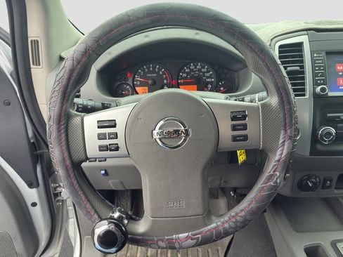 Used 2019 Nissan Frontier SV image 9