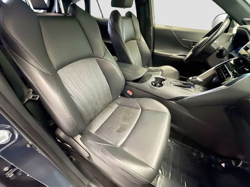 Used 2021 Toyota Venza XLE image 18