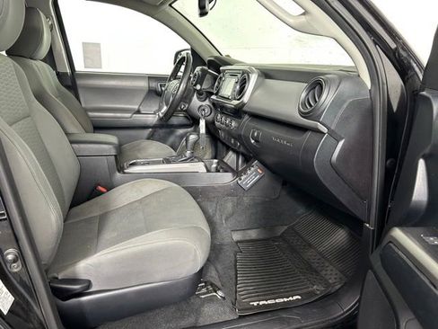 Used 2016 Toyota Tacoma SR5 w/ SR5 Appearance Package (SN) AWD/4WD image 8