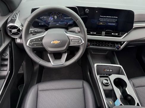 New 2026 Chevrolet Equinox LT w/ Convenience Package II FWD image 11