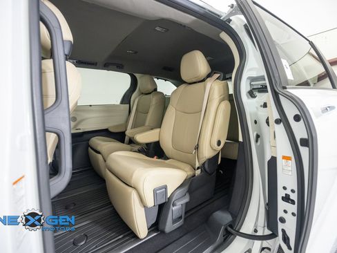 Used 2024 Toyota Sienna Limited AWD/4WD image 24