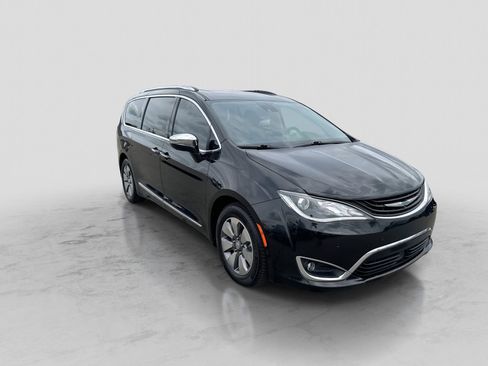 Used 2018 Chrysler Pacifica Limited w/ Advanced Safetytec Group FWD image 10