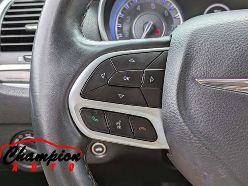 Used 2018 Chrysler 300 Limited RWD image 25