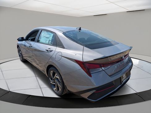 New 2025 Hyundai Elantra Sport image 15