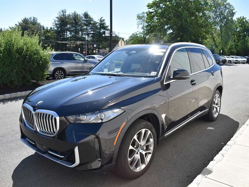 Used 2025 BMW X5 xDrive40i w/ Premium Package AWD/4WD image 3