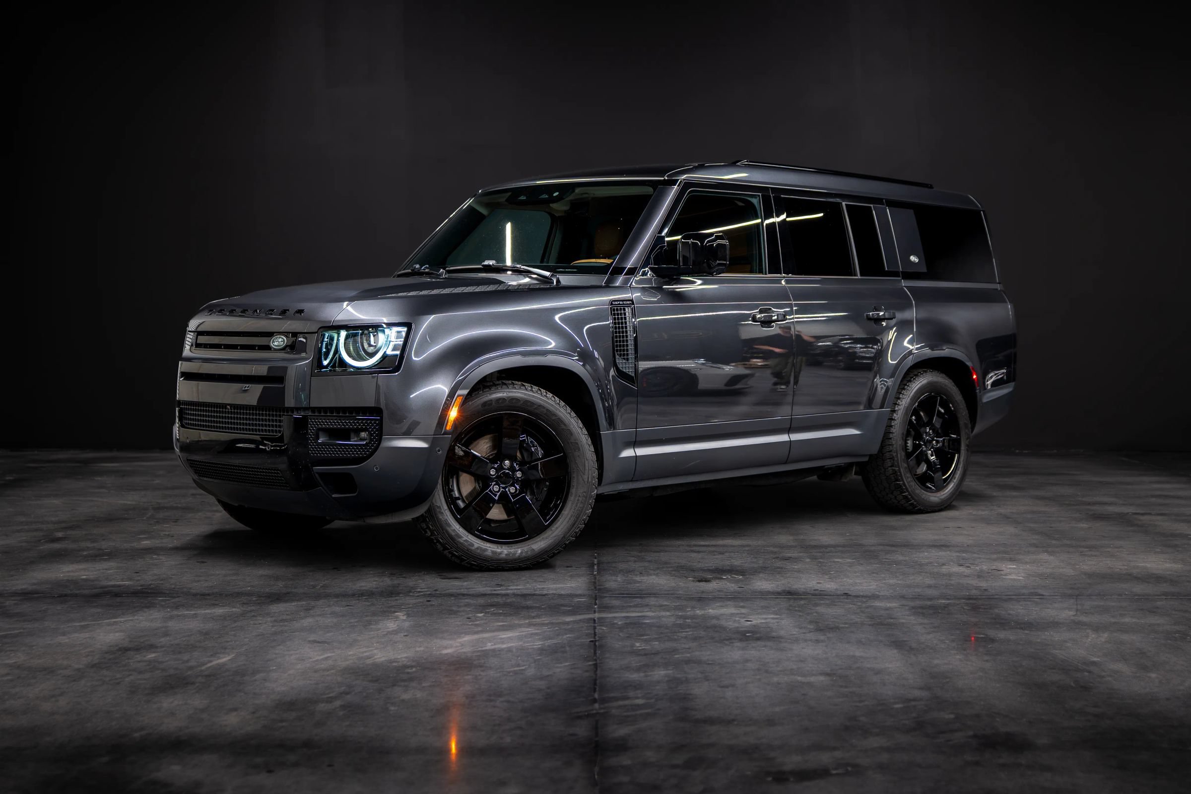 Used 2023 Land Rover Defender 130 First Edition AWD/4WD image 9