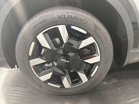 New 2027 Kia Telluride S image 2