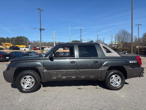 Used 2003 Chevrolet Avalanche 4x4 w/ Suspension Package, Off-Road image 5
