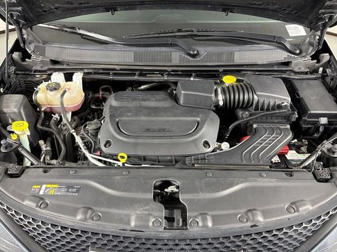 Used 2023 Chrysler Voyager LX FWD image 43