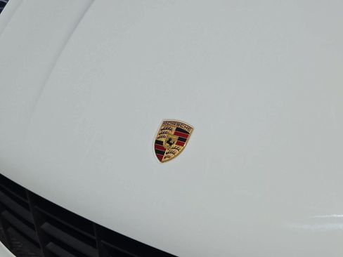 Used 2018 Porsche Macan AWD/4WD image 11