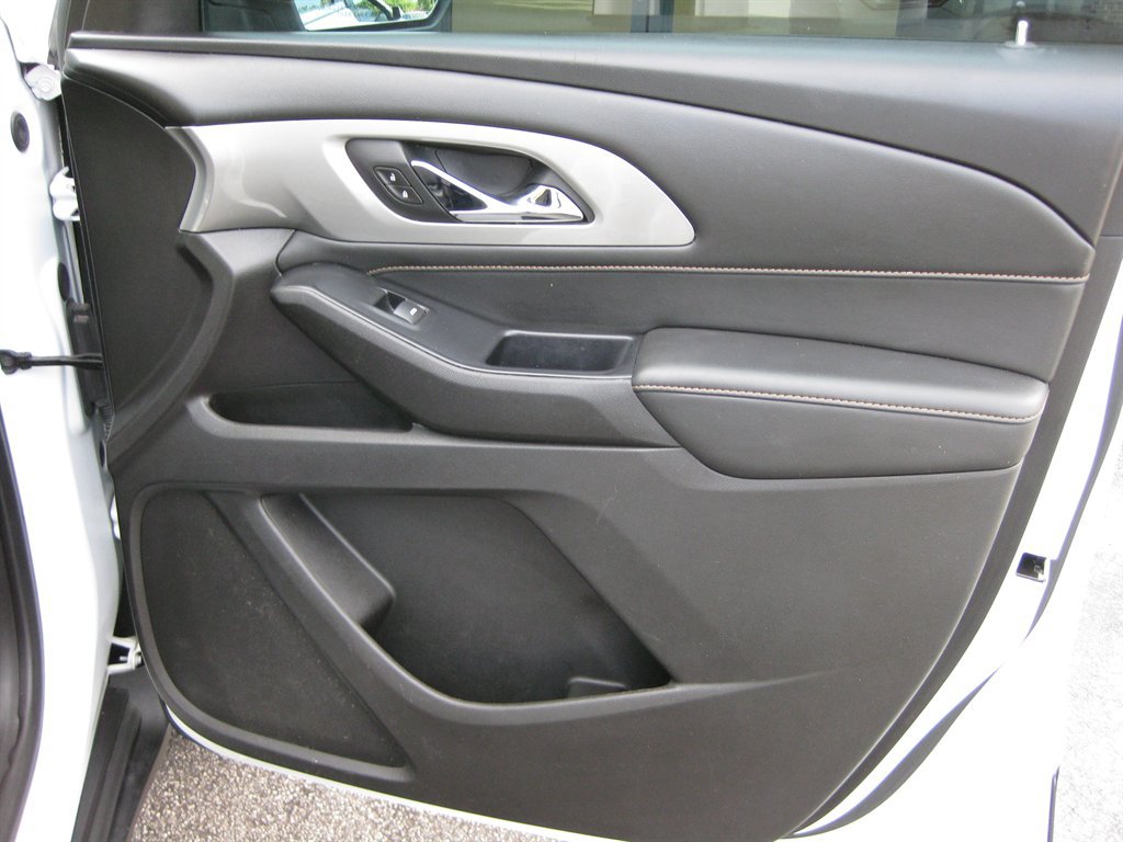 Used 2021 Chevrolet Traverse LT FWD image 35