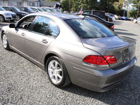 Used 2008 BMW 750i w/ Sport Pkg image 9