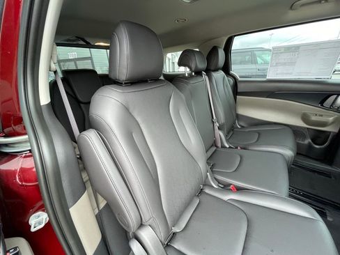 New 2026 Kia Carnival FWD image 28