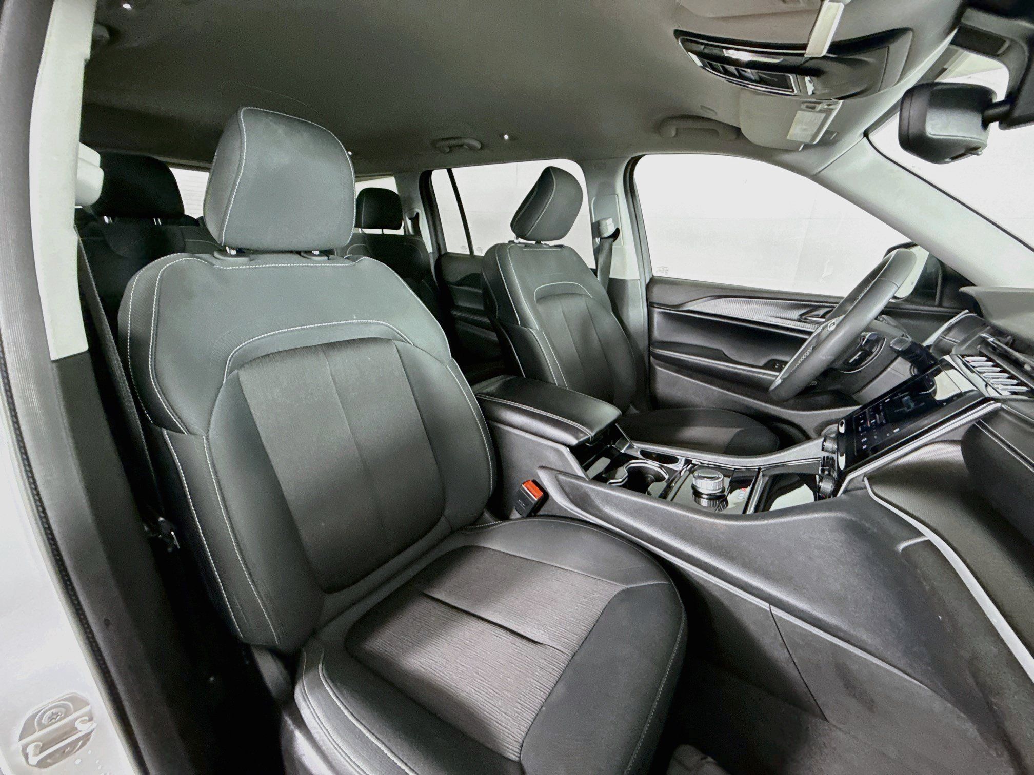 Used 2023 Jeep Grand Cherokee L Laredo AWD/4WD image 35