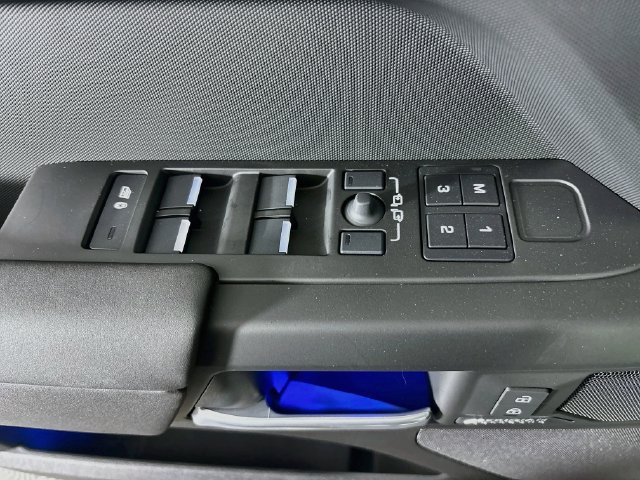 New 2026 Land Rover Defender 110 X-Dynamic SE AWD/4WD image 18