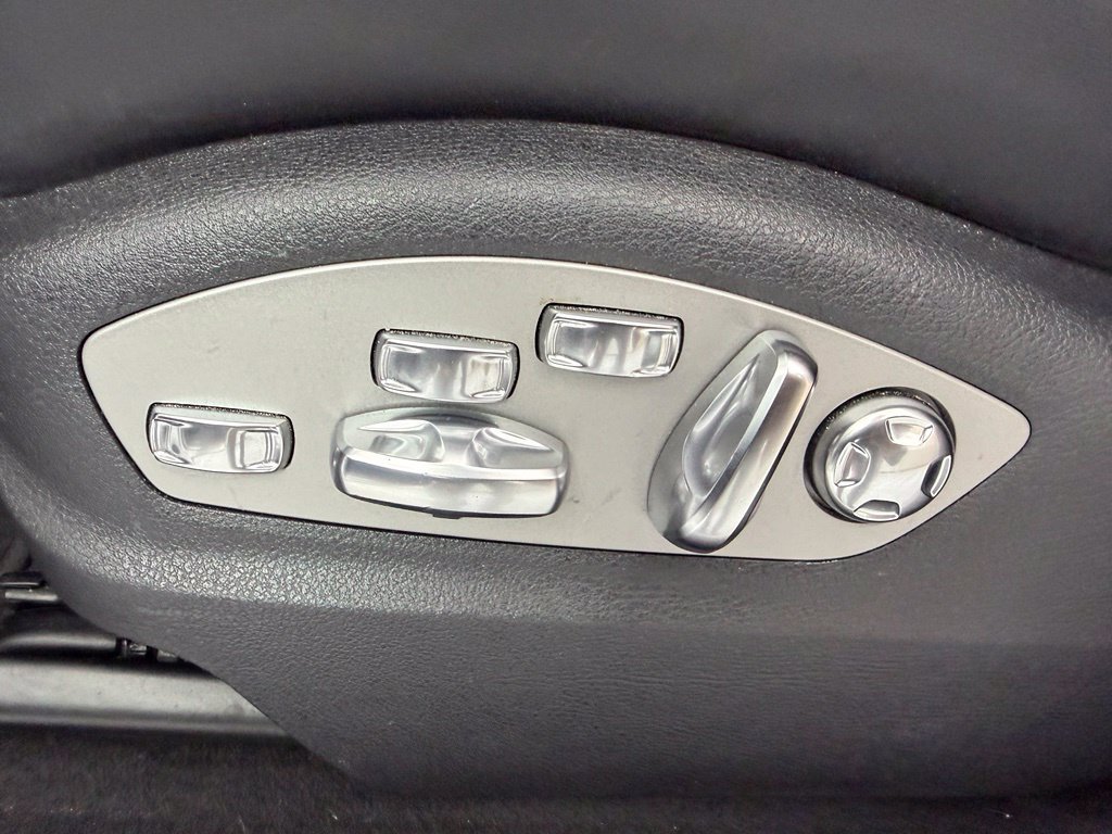 Used 2023 Porsche Macan AWD/4WD image 23