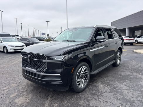 New 2026 Lincoln Navigator Premiere AWD/4WD image 3