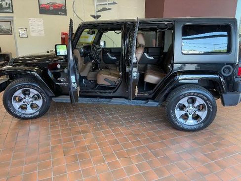 Used 2016 Jeep Wrangler Unlimited Sahara w/ Max Tow Package AWD/4WD image 31