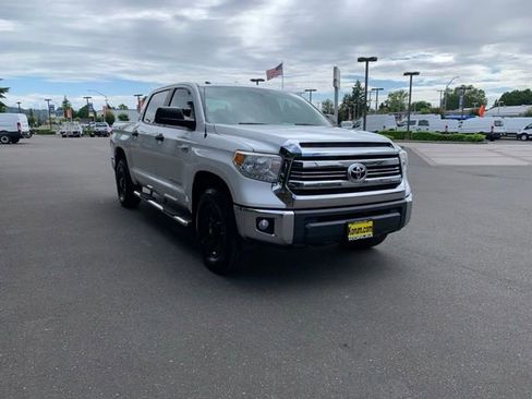 Used 2017 Toyota Tundra SR5 w/ SR5 Upgrade Package AWD/4WD image 8